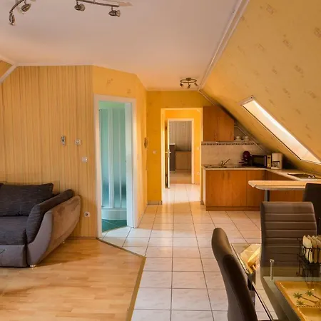 Petra Apartman Apartment Kiskoros