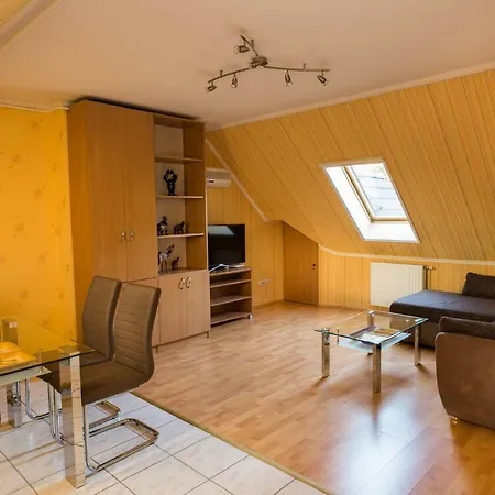Petra Apartman Apartment Kiskoros
